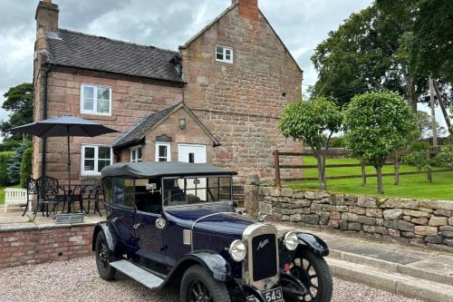 Cauldon Low House | 3 Bed Cottage Alton Tower Xmas Markets Chatsworth