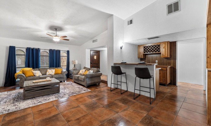 Mission Bend House | 3 bed home with Luxury Hot Tub, Deck, Wifi and Arcade Games