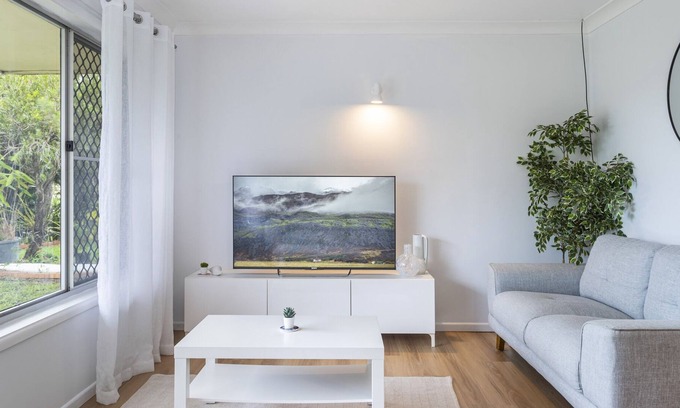 Golden Beach House | 3-Bed Home with Spacious Garden, BBQ & Fireplace