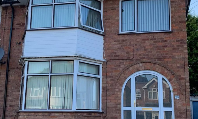 Seisdon House | 3 Bed House Birmingham, with parking and good transport links
