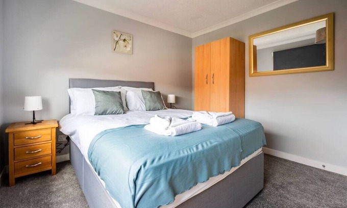 Larkhall House | 3 bed house in Larkhall with private driveway