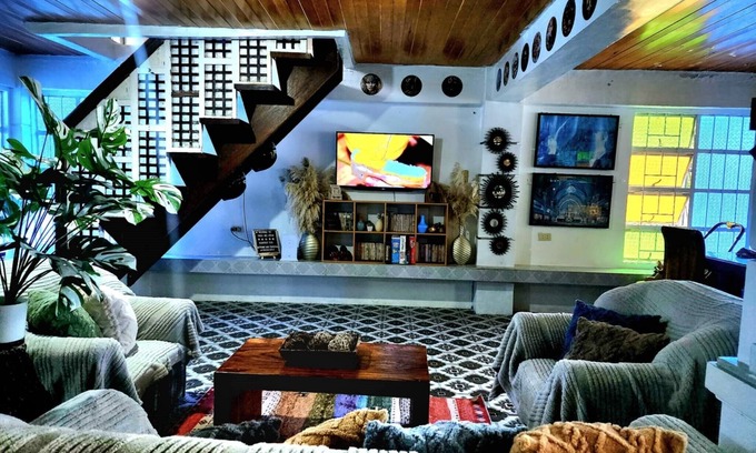 Aringay House | 3 Bed House - Sleeps 20 - Pets - Pool - Garden