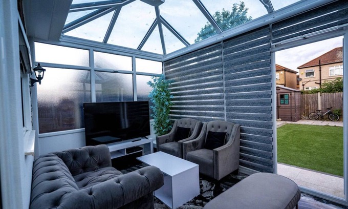 Eastbrook House | 3 Bed House - Sleeps 6 With Free Parking