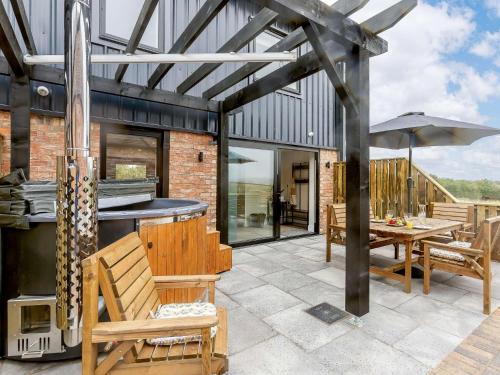 Alcester House | 3 Bed in Alcester 88396