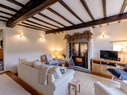 Great Hucklow House | 3 Bed in Great Hucklow 77715
