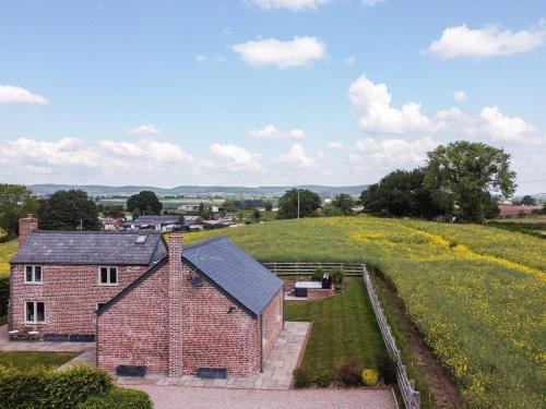 Hereford House | 3 Bed in Madley 83659