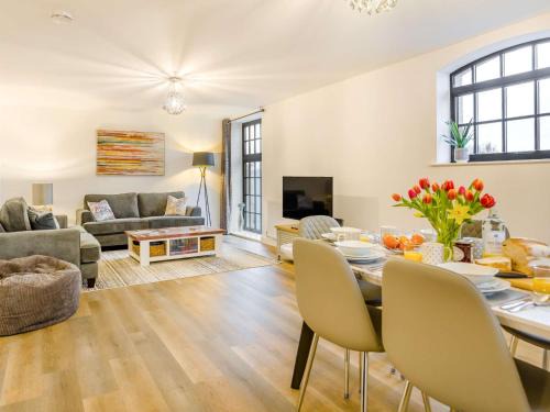 Rye Apartment | 3 Bed in Rye 90766