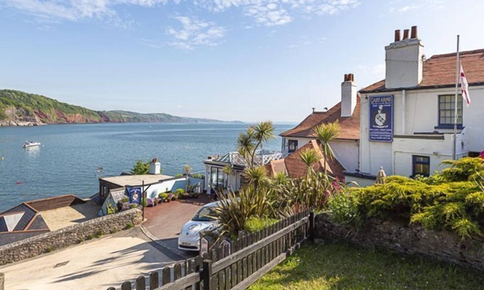 Babbacombe Cottage | 3 Bed - Smugglers Cottage - Sleeps 6 guests in 3 bedrooms