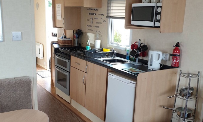Chapel Saint Leonards Cabin | 3 bed static caravan