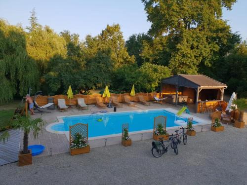 Chateau-Garnier Villa | 3 Bed Villa Sleeps 5 - Hot Tub Pool Parking