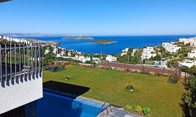 Geris Villa | 3 Bedroom Villa with Great View Close to Yalikavak Marina 2