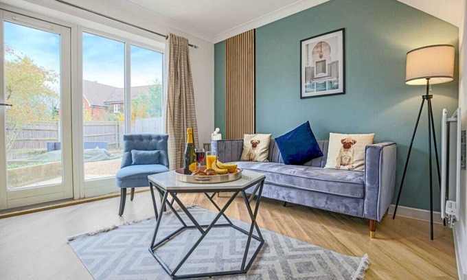 Milton Keynes House | 3 Bedroom 2.5 Bathroom House - Parking & Fast Wifi