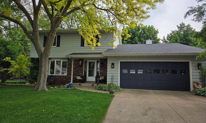 Oshkosh House | 3-bedroom, 2.5 bath home in lovely Oshkosh ready to enjoy during EAA AirVenture