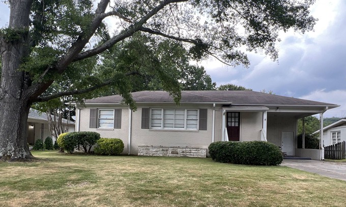 Crestline Heights House | 3 bedroom 2 bath house in Crestline Gardens