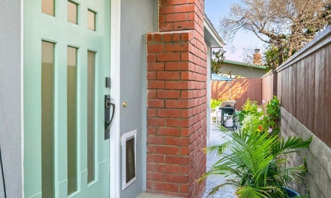 Pierpont Bay House | 3 Bedroom 2 Bathroom Bungalow Steps from the Sand