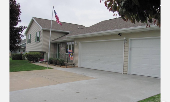 Oshkosh House | 3 Bedroom, 2 Bathroom Home - EAA Rental Only