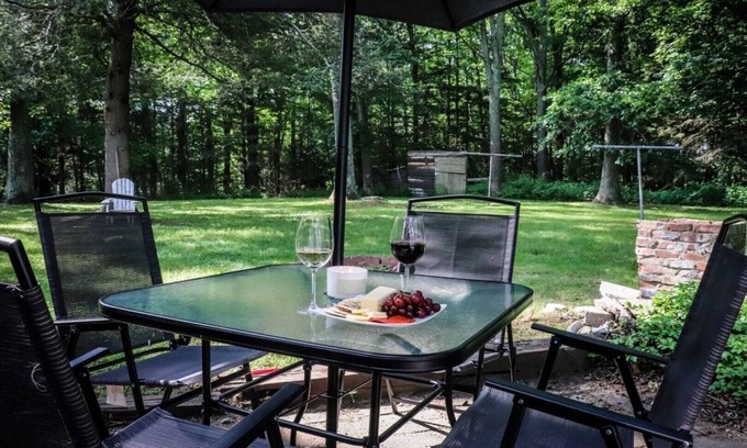 Preston Apartment | 3 Bedroom, 2 minutes to Foxwoods with large yard!