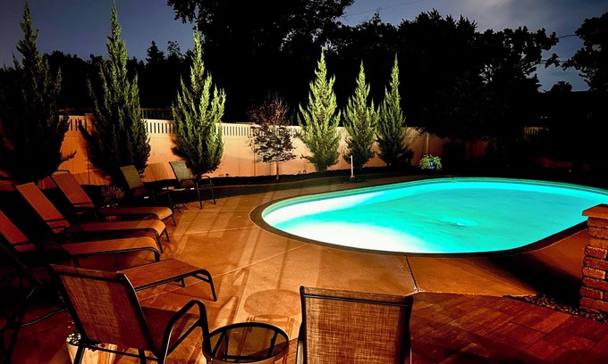 Ashwaubenon House | 3 bedroom 3 full bath, Pool, Hot Tub, huge patio