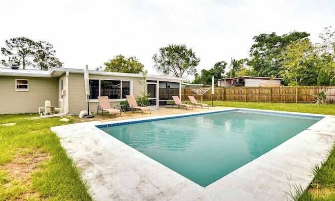 Daytona Beach Apartment | 3 Bedroom 646883 by Houzlet