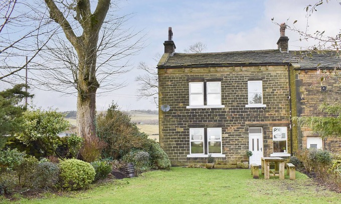 Sowerby Bridge Cottage | 3 bedroom accommodation in Ripponden, near Sowerby Bridge