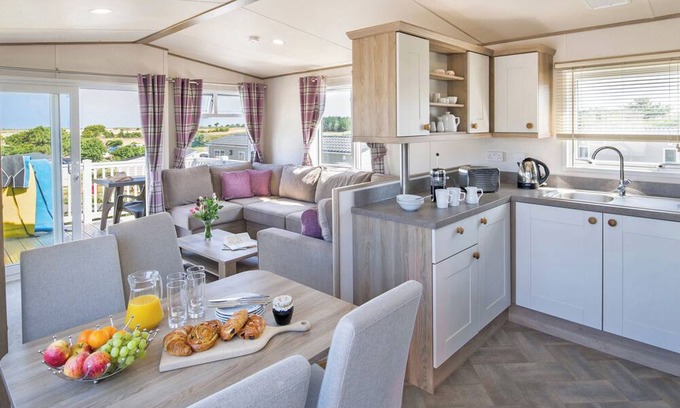 Holywell House | 3 bedroom accommodation in Holywell Bay