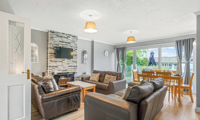 Oulton Broad House | 3 bedroom accommodation in Oulton Broad
