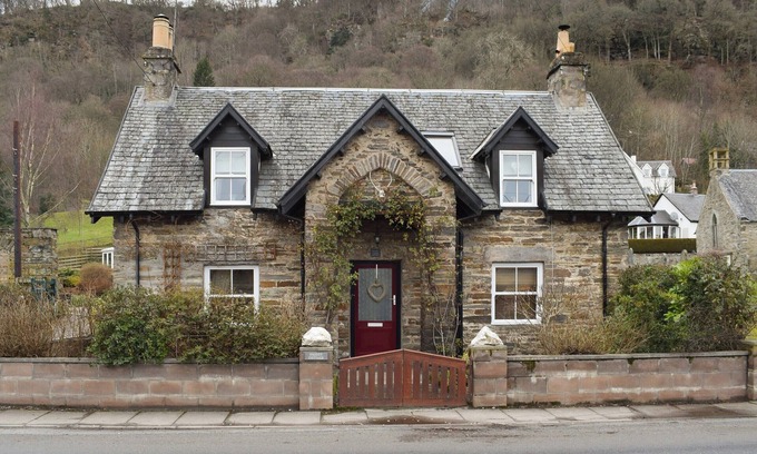 Aberfeldy Cottage | 3 bedroom accommodation in Weem, near Aberfeldy