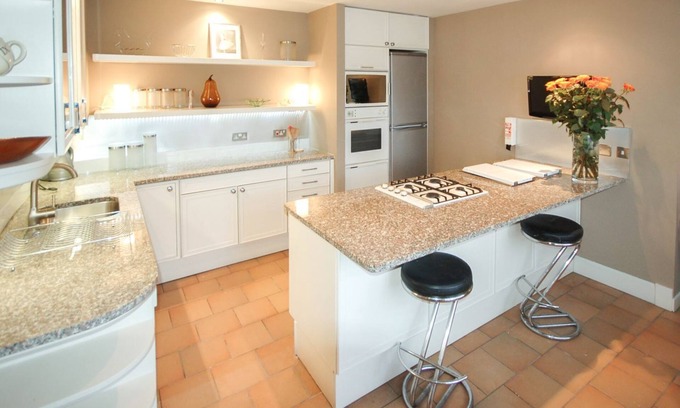 Murrayfield Cottage | 3 bedroom accommodation in Edinburgh