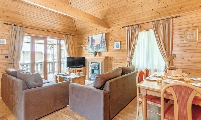 Tilford Ski Chalet | 3 bedroom accommodation in Tilford, Farnham