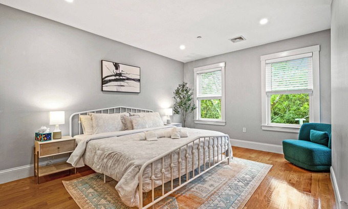 Dorchester Apartment | 3-bedroom apartment in charming Boston/Near Train