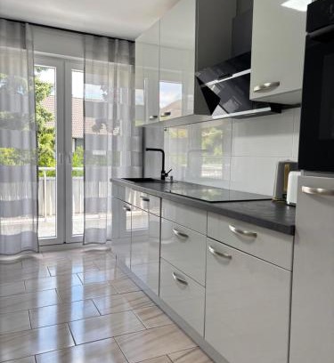 Leverkusen Apartment | 3 bedroom apartment in Leverkusen incl parking-near Messe Deutz-Lanxessarena-Bayarena