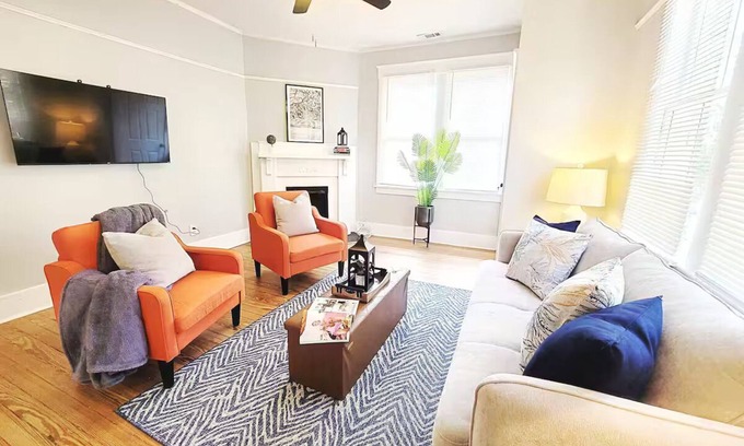 Midtown Apartment | 3-bedroom apartment in charming Savannah with AC