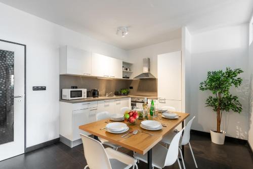 Karlin Apartment | 3 bedroom apartment near center of Prague