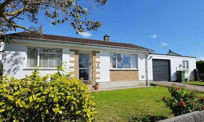 Goldsithney House | 3-Bedroom bungalow with parking, Goldsithney, Penzance, Cornwall