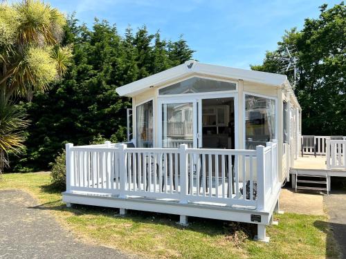Shanklin Apartment | 3 Bedroom Caravan LG34, Lower Hyde, Shanklin