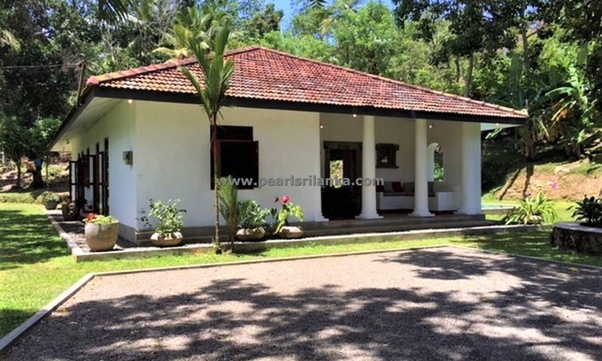 Bandaranayake Villa | 3 Bedroom Colonial Style Villa with Infinity Pool and the Picturesque Garden