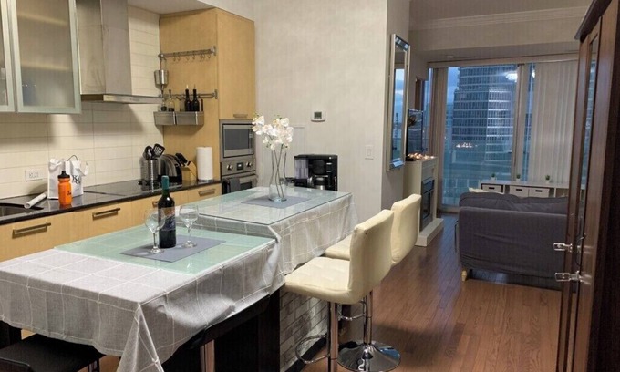 Central Waterfront Condo | 3-bedroom condo in marvelous Toronto with fitness room, AC, ACC,Union Stn,PATH