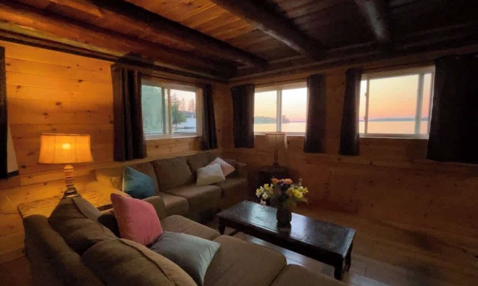 Rosedale House | 3-Bedroom Cottage #10 - Balsam Lake