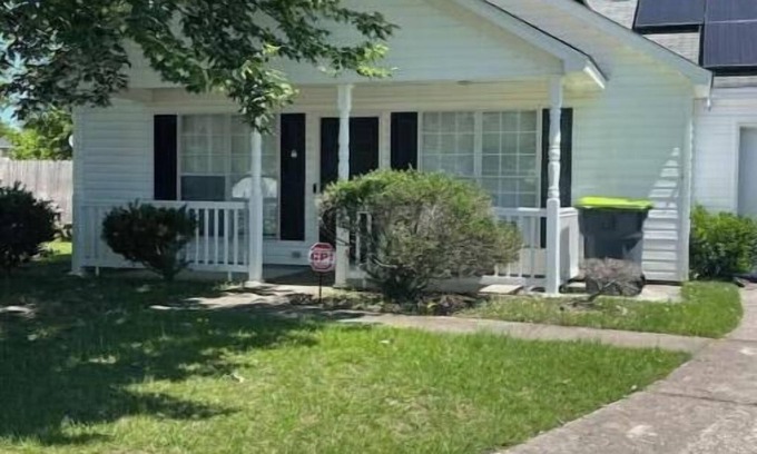 Lexington House | 3 Bedroom Cozy Home