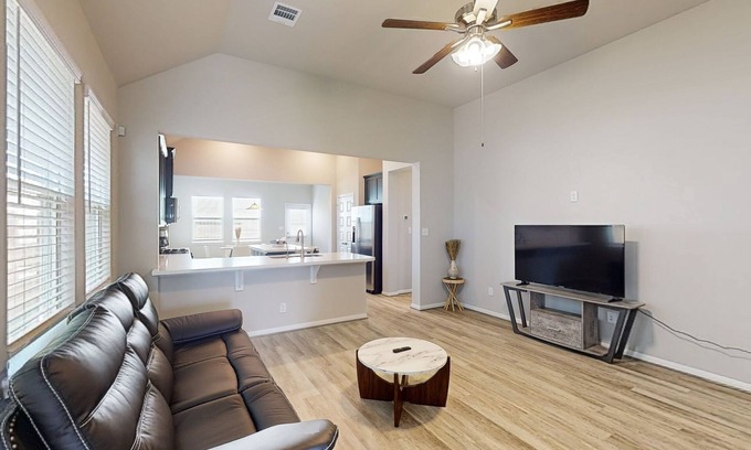 Atascocita House | 3-bedroom dog-friendly home with enclosed backyard in great location