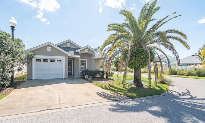 Panama City Beach House | 3 Bedroom Dog 🐶Pet Friendly Panama City Beach House Pool 2 KING beds bunkroom