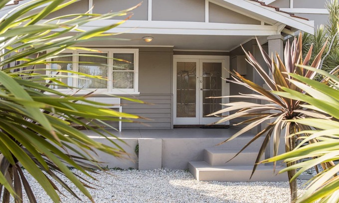 Fremantle House | 3 bedroom family friendly spacious home with parking and WIFI