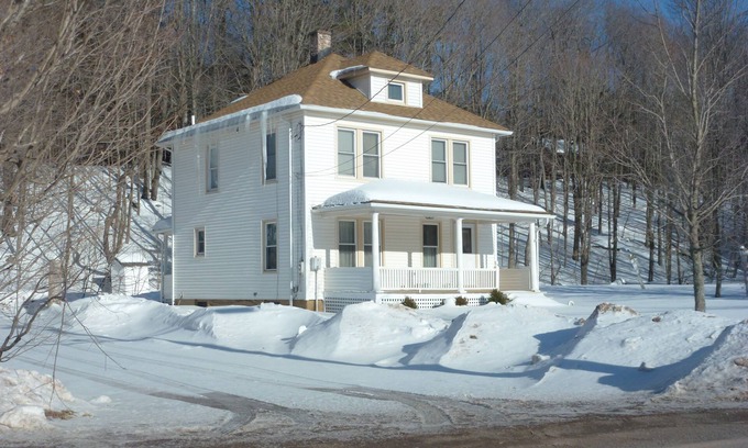 Maplecrest House | 3-Bedroom Family Home