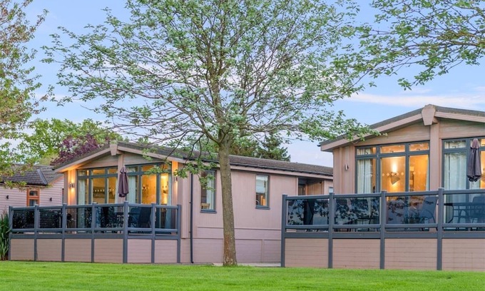 Tiddington Ski Chalet | 3 bedroom accommodation in Stratford-upon-Avon