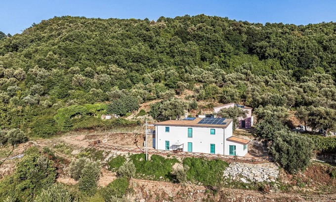 Vatolla House | 3 bedroom gorgeous home in Perdifumo