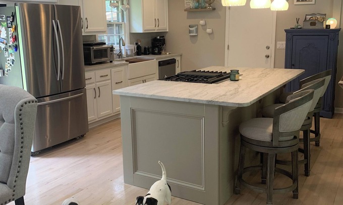 Charleston House | 3-bedroom home just 15 mins from charming downtown Charleston and beach!