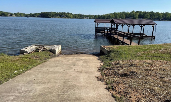 Waterloo House | 3-bedroom home on beautiful Lake Greenwood, close to Old Eight Golf Course.