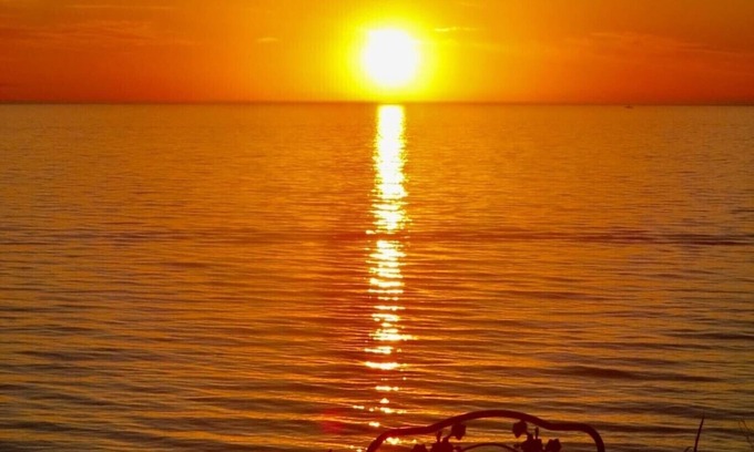 Lake Erie Beach House | 3 bedroom home within walking distance to shared private beach