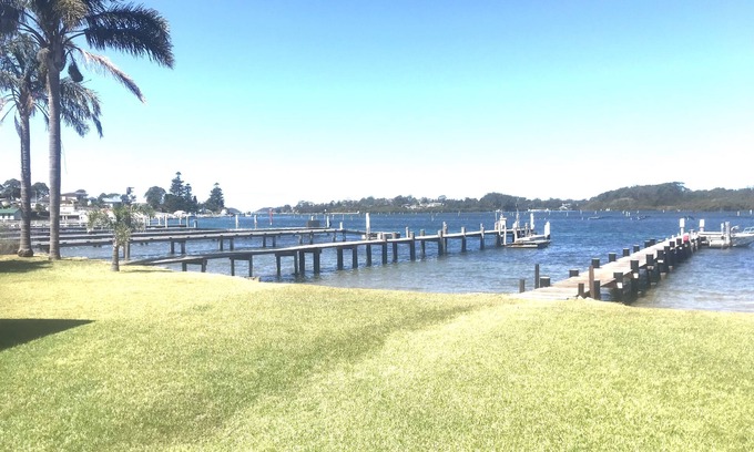Greenwell Point House | 3 Bedroom house, right on the river, own private jetty
