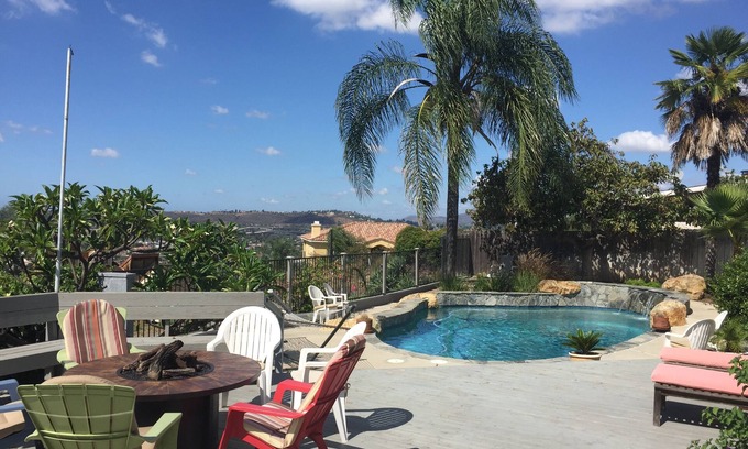 La Presa House | 3-bedroom house in Spring Valley with AC, pool, many outdoor spaces.